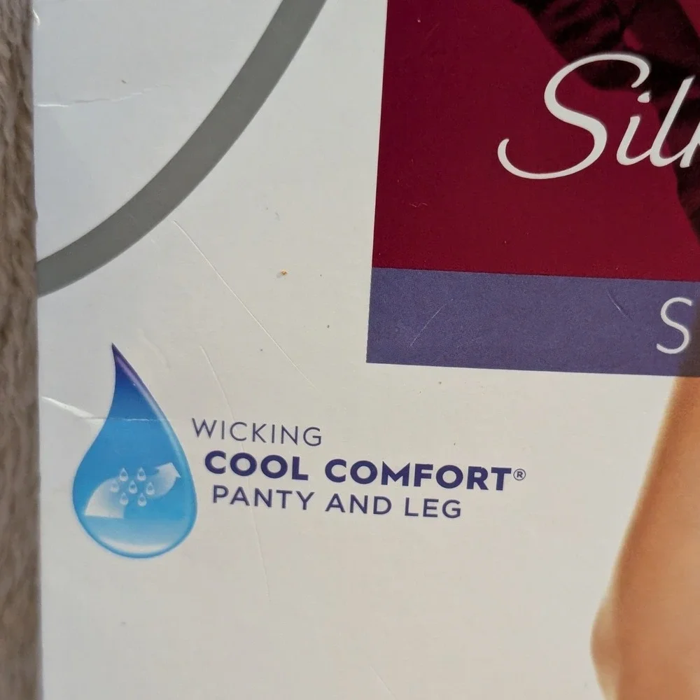 Hanes Silk Reflections Silky Sheer Pantyhose EF Barely Black Control Top 718 NIP